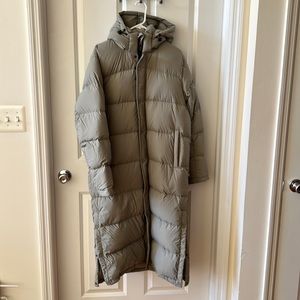 Aritzia superpuff sz L - dry basil green